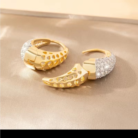 New Elegant 14K Gold Plated Sparkling Ladies Earrings - Picture 6 of 7